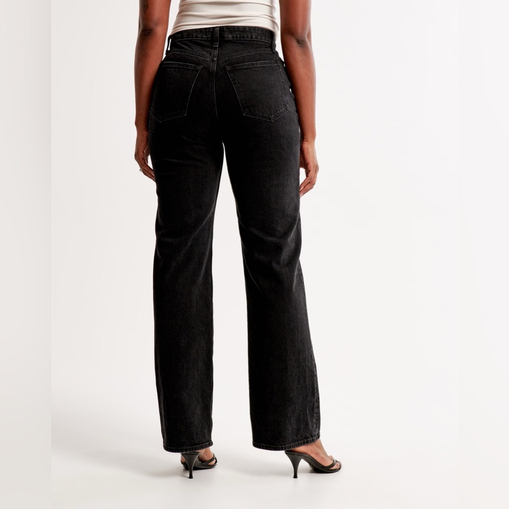 Abercrombie Curve Love High Rise 90s Relaxed Jean — NEVER WORN!